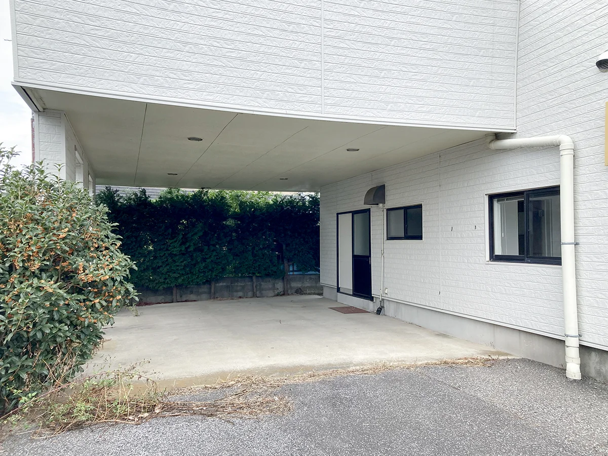 龍舞町貸店舗・事務所(外観)車庫